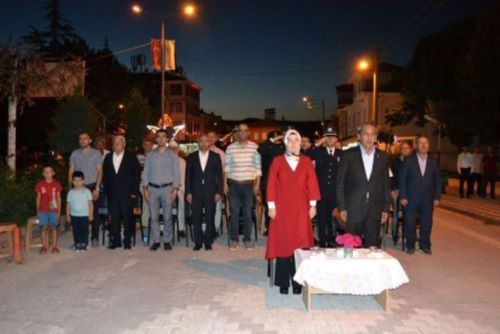  “15 TEMMUZ DEMOKRASİ VE MİLLİ BİRLİK GÜNÜ” ETKİNLİKLERİ KAPSAMINDA, İLÇE MEYDANI’NDA ÖZEL BİR PROGRAM DÜZENLENDİ.